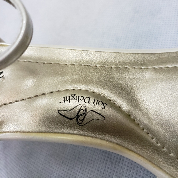 NWOB Soft Style by Hush Puppies Ivory 6.5 Wide - Picture 5 of 8